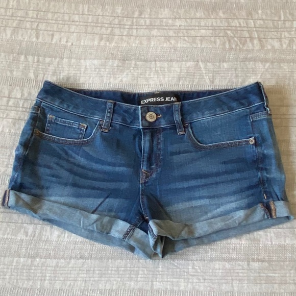 Express denim shorts - size 6 - Picture 3 of 3